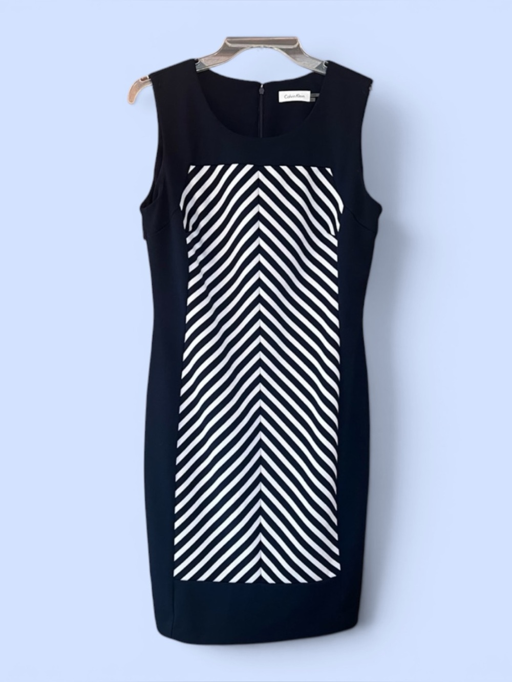 Calvin Klein Sheath Dress Sleeveless Chevron Stripe Sz 8 BlueBlack Wht‎